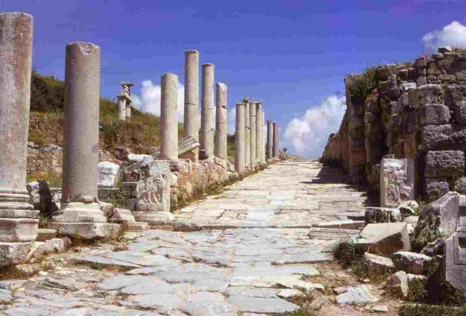 Curetes Street v Efesu v Turecku, vedoucí k Agóře