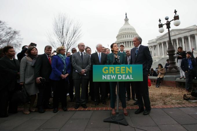 Demokratičtí zákonodárci Rep. Alexandria Ocasio-Cortez a sen. Ed Markey představil své zelené řešení nové dohody