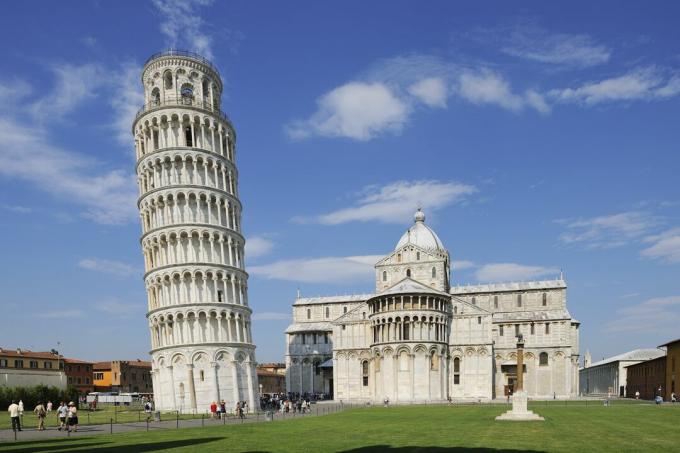 Šikmá věž v Pise a Duomo de Pisa, Piazza dei Miracoli, Pisa, Toskánsko, Itálie