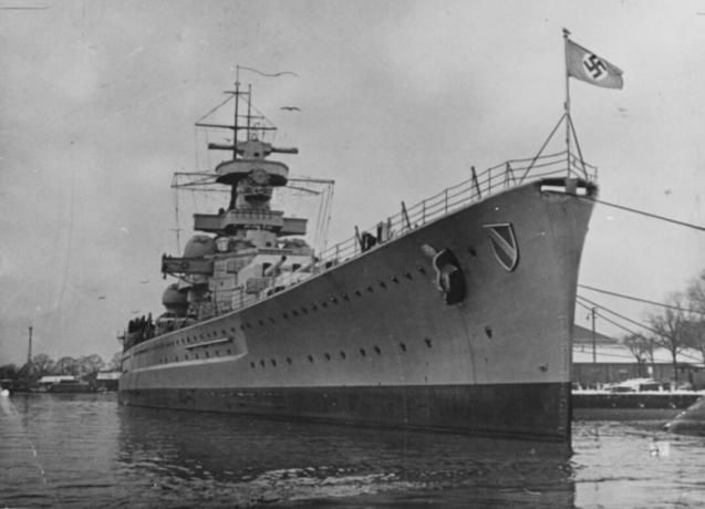 Scharnhorst se svázal na molu.