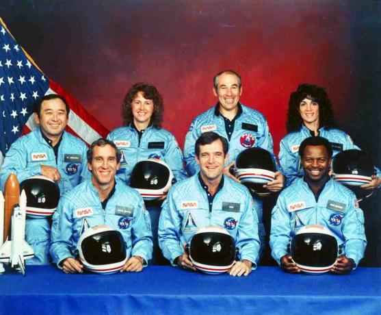 Sharon Christa Mcauliffe; Ronald E. Mcnair; Gregory Jarvis; Ellison Onizuka; Michael J. Kovář; Francis R. Scobee; Judith A. Resnik