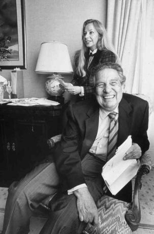 Octavio Paz s manželkou Marie-José po získání Nobelovy ceny