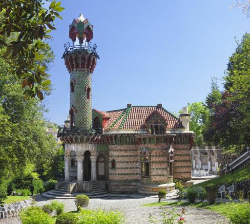 Peršský minaret inspiroval El Capricho, rané dílo Antonia Gaudího ve španělských Comillas