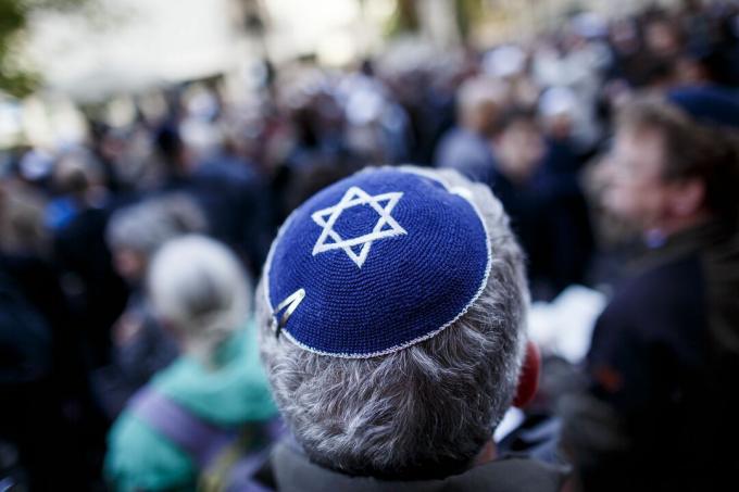 Židovská komunita v Berlíně se schází proti protestu proti antisemitismu