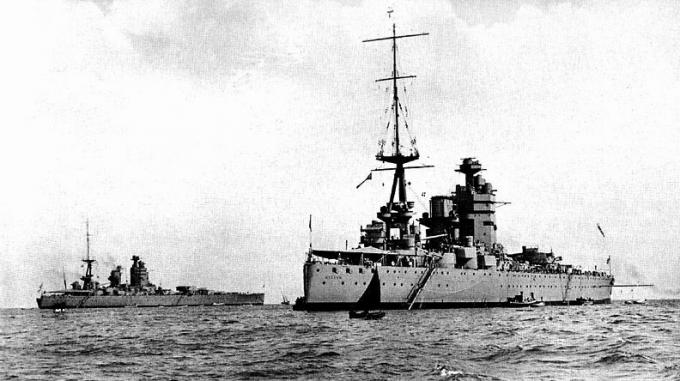 Bitevní lodě HMS Nelson a HMS Rodney u kotvy.