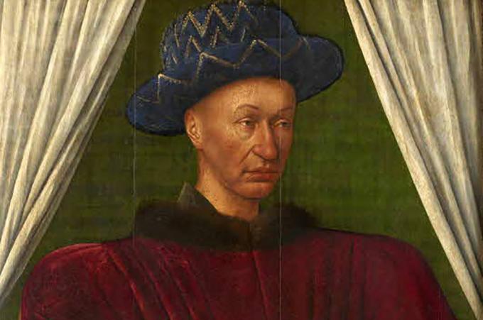 Charles VII Francie v červené košili a modrém klobouku.