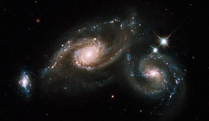 Tři galaxie, které viděl Hubbleův vesmírný dalekohled