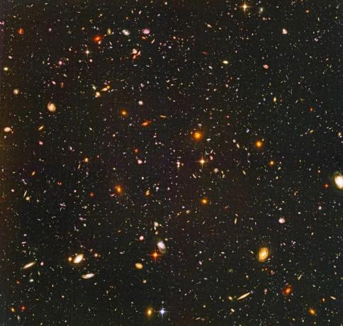 Nejvzdálenější kandidáti na galaxii v Hubbleově ultra hlubokém poli