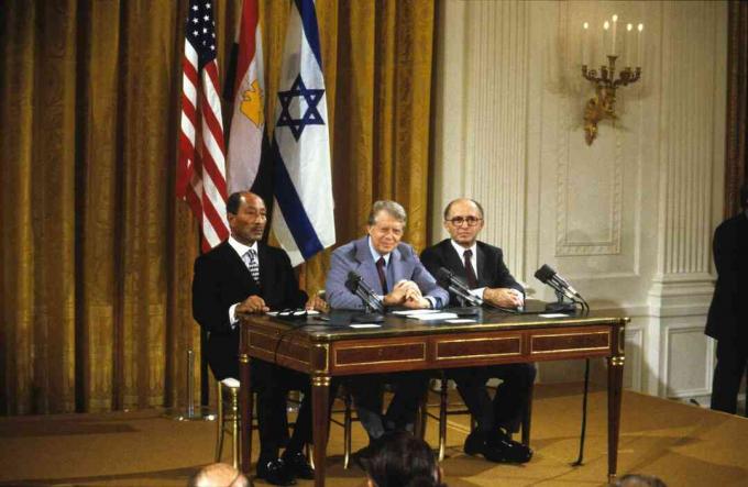 Sadat, Carterová a začátek v Bílém domě