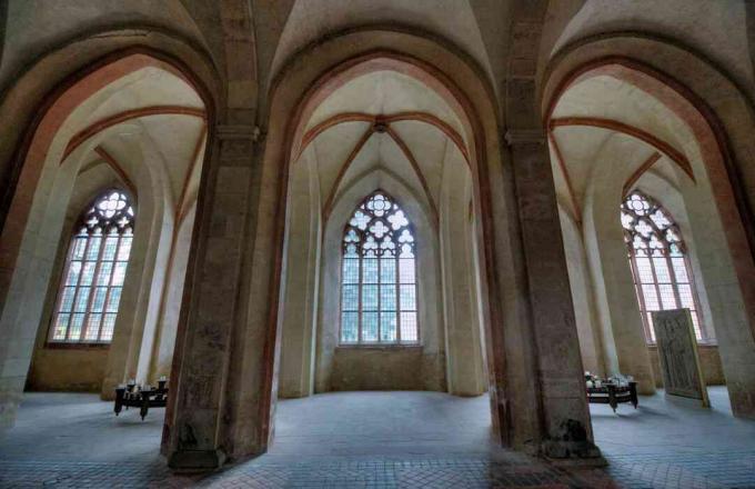 Loď Kloster Eberbach (opatství Eberbach), v Eltville am Rhein