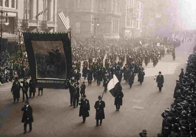 Fotografie z průvodu St. Patrick's Day 1919