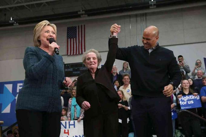 Hillary Clintonová, Madeleine Albrightová, Cory Booker