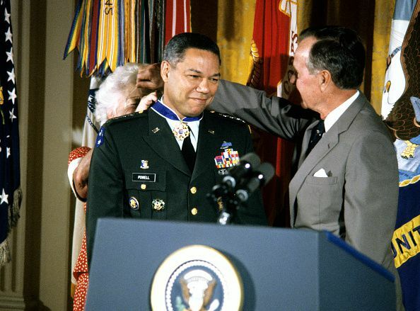 Generál Powell představen prezidentskou medailí svobody