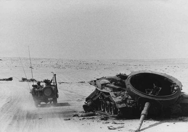 Trosky egyptského tanku na Sinaji, 1973