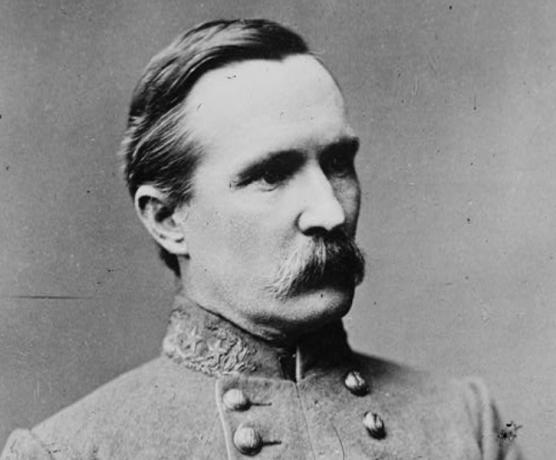 Generálmajor Henry Heth na sobě uniformu Konfederační armády.