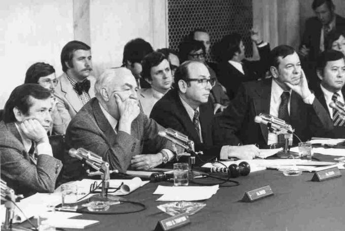 Fotografie slyšení výboru Senátu Watergate z roku 1973.