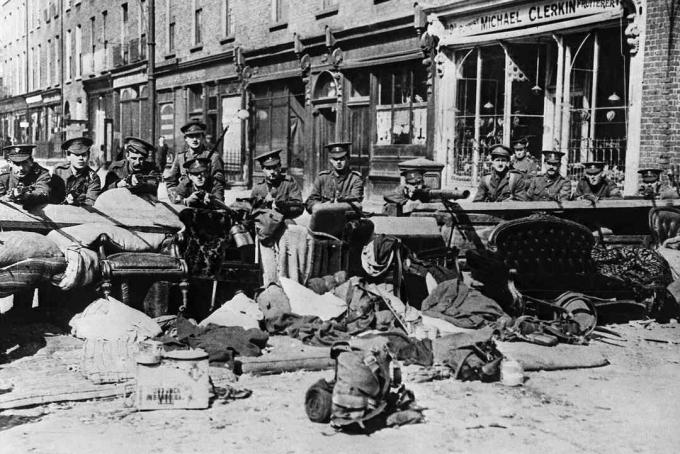 fotografie britských vojsk během velikonočního povstání 1916 v Dublinu