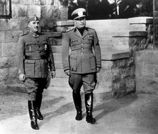 Španělský autoritářský vůdce Francisco Franco (vlevo) s italským diktátorem Benitem Mussolinim, 4. března 1944