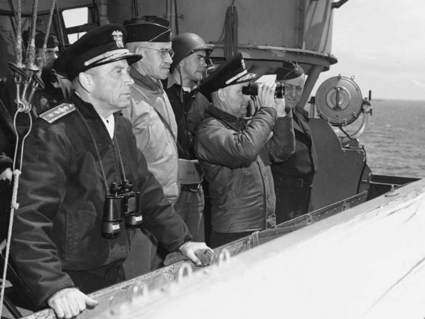 Bradley na palubě USS Augusta v D-Day, 1944