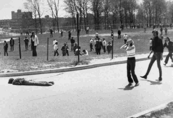 Fotografie mrtvého studentského protestujícího v Kentu