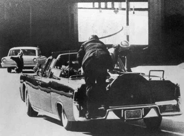 Secret Service Man Lezení na auto prezidenta Kennedyho