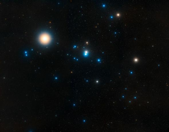 hvězdný aldebaran a hvězdokup Hyades.