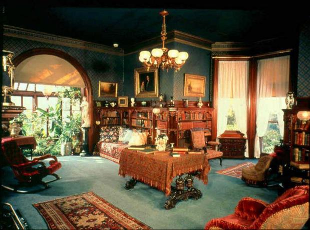 Samuel Clemens vyprávěl příběhy v knihovně svého domova Conneticut.