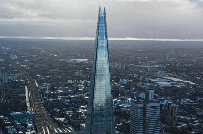 Mrakodrap Shard v Londýně, Renzo Piano, ostrý, křišťálová pyramida, hranatá skleněná fadáda, 2012