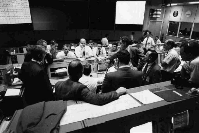 Apollo 13 Řízení mise v Houstonu