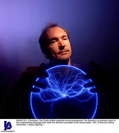 Britský fyzik-proměněný programátor Tim Berners-Lee vymyslel hodně programovacího jazyka, díky kterému je internet přístupný veřejnosti