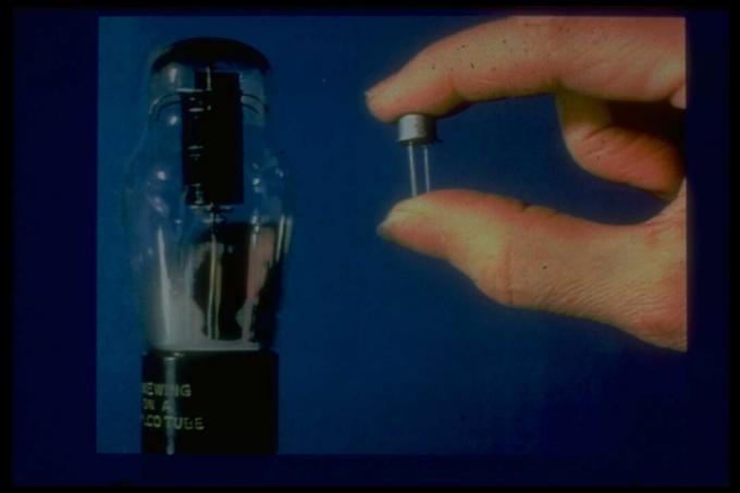 Vakuová trubka a tranzistor, funkční předky polovodičových čipů