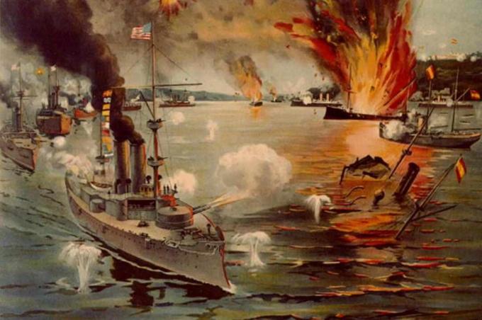 Americké válečné lodě střílející na španělštinu během bitvy u Manily Bay.