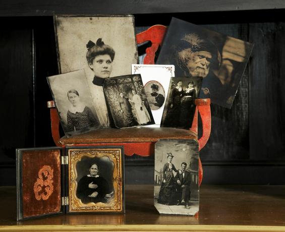 Tintype kolekce starých rodinných fotografií