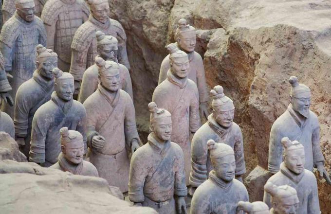 Terakotoví válečníci z Qin Huangshi, malovaná čínskou fialovou