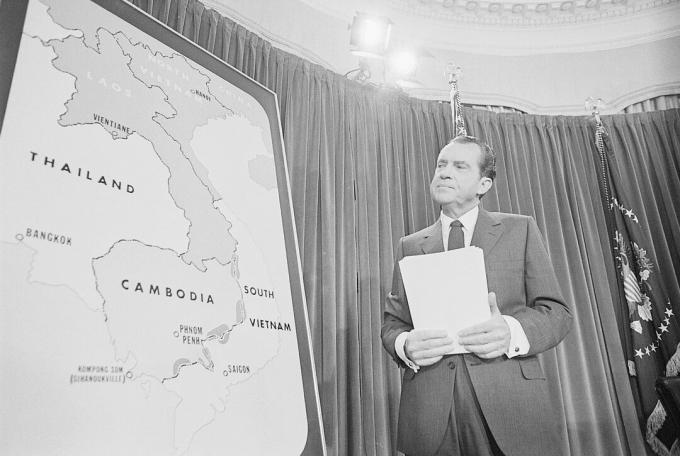 Prezident Nixon Stál na Kambodžské mapě